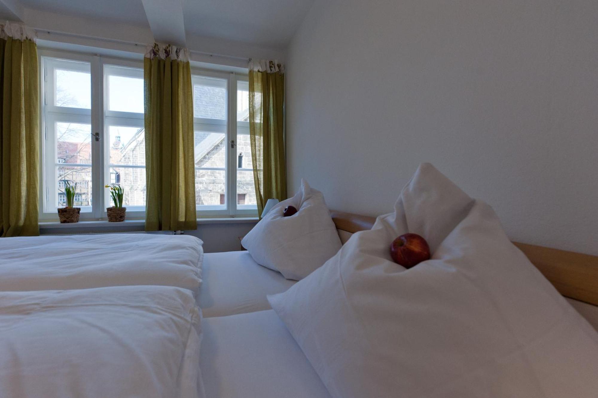 Schlaf-Gut Appartments เควดลินบวร์ก ภายนอก รูปภาพ
